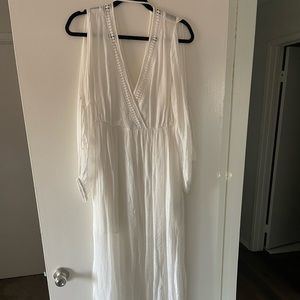 White off the shoulder V-neck bohemian dress long